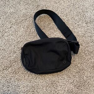 lululemon black belt bag